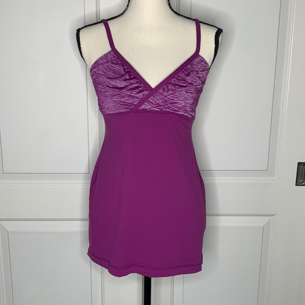 Lululemon top with built in bra and adjustable straps